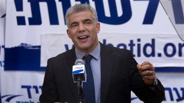 Yaïr Lapid, le chef du parti Yaïr Lapid, s'adresse à ses partisans à Tel-Aviv.