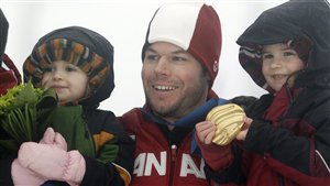 Jasey-Jay Anderson avec ses deux filles