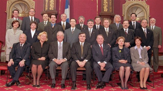 Le lieutenant-gouverneur Martial Asselin lors de l'assermentation du cabinet de Lucien Bouchard, en 1996