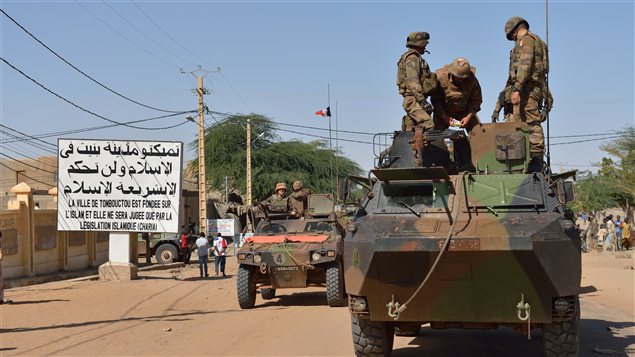Un convoi de soldats français à Tombouctou.