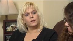 Lisa Acorn, mère de Chelsey Acorn, tuée en 2005, accorde une entrevue à CBC le 30 janvier 2013 en Colombie-Britannique.