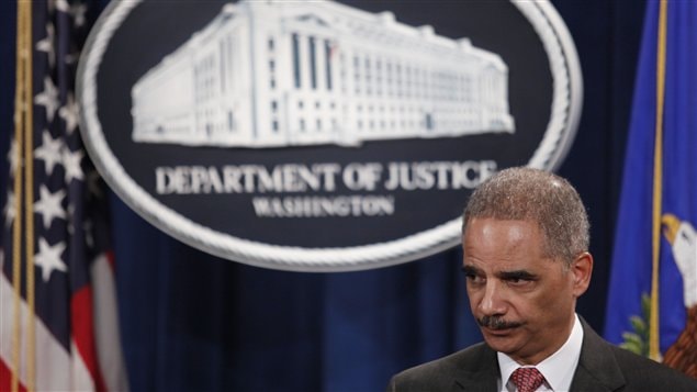 Le procureur g�n�ral am�ricain Eric Holder annonce que l'affaire des taux Libor sera r�primand�e par des amendes de 1,5 milliards de dollars � Drew Angerer/Getty Images/AFP