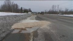 La collision a provoqué le déversement d'une petite quantité de diesel.