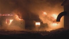 L'incendie a complètement détruit une section de la scierie Carrier et Bégin.
