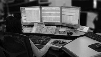 Une répartitrice des services 9-1-1 de la GRC.