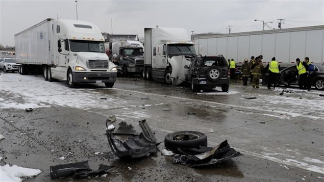 Plusieurs camions semi-remorques ont été impliqués dans le méga-carambolage.