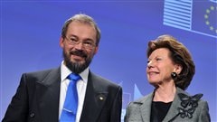 Henry Markram, directeur du Human Brain Project et Neelie Krose, commissaire europ�enne charg�e de la soci�t� num�rique, lors de l'annonce de la mise en chantier du cerveau virtuel |�Georges Gobet / AFP