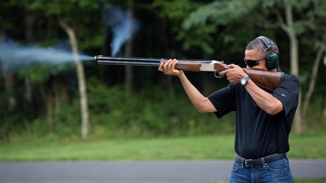 La photo de Barack Obama tirant au pigeon d'argile émise par la Maison-Blanche.