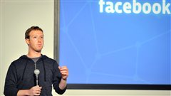 Mark Zuckerberg prend la parole devant ses employés|©Josh Edelson / AFP Mark Zuckerberg prend la parole devant ses employés|©Josh Edelson / AFP