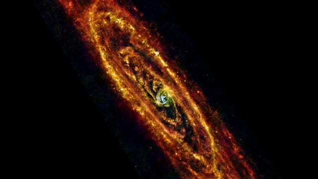 Aussi appelée M31, la galaxie d'Andromède est la grande galaxie la plus proche de notre Voie lactée avec une distance de 2,5 millions d'années-lumière. Les astrophysiciens s'en servent donc comme un objet d'observation pour étudier la formation d'étoiles et l'évolution d'une galaxie.