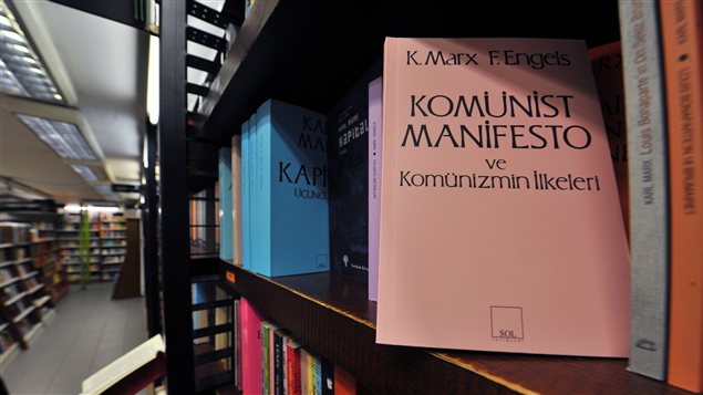 Les oeuvres de Karl Marx sont remises en circulation en Turquie apr�s la lev�e de la censure |� AFP / Bulent Kilic