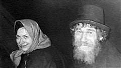 En 1978, Karp Lykov et sa fille Agafia / Photo Smithsonian magazine En 1978, Karp Lykov et sa fille Agafia / Photo Smithsonian magazine