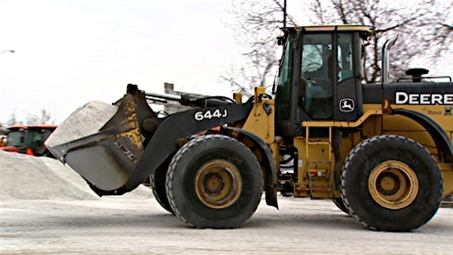 La Ville d'Ottawa fait le plein de sel de déglaçage en prévision de la prochaine bordée de neige.