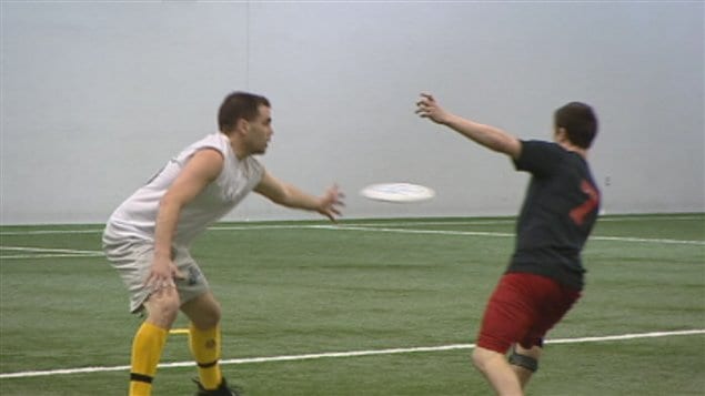 Des joueurs d'ultimate frisbee