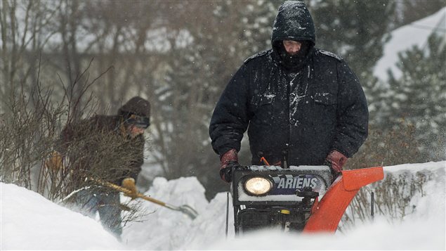 Opération de déneigement à Dartmouth en Nouvelle-Écosse