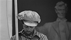Un homme participe � un rassemblement des Black Panthers devant le Lincoln Memorial, le 19 juin 1970. / � Thomas J. O�Halloran, Library of Congress, Wikip�dia
