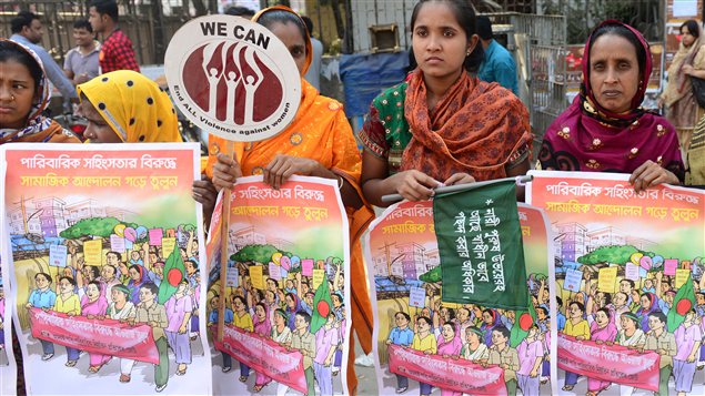 Des femmes sont descendues dans les rues au Bangladesh pour protester contre la violence faites aux femmes et aux filles.