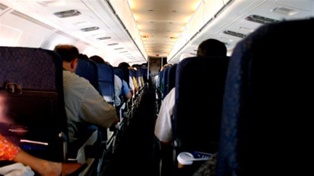 L'intérieur d'un avion commercial