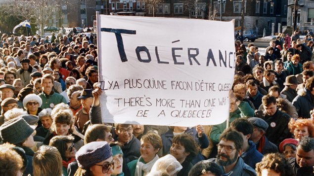 En 1989, des anglophones manifestent à Montréal contre la loi 178 sur la langue.
