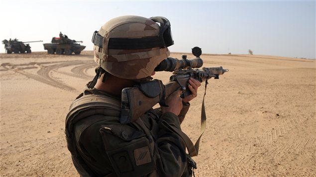 Un soldat français dans la région de Bourem, dans le Nord Mali