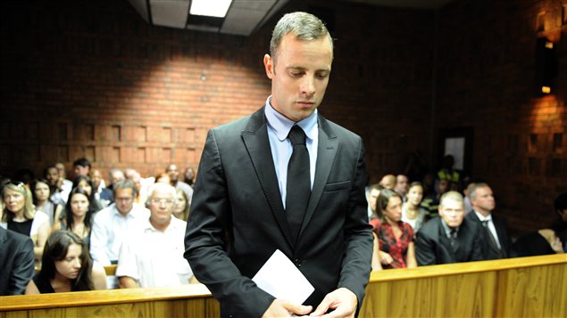 L'athlète handicapé sud-africain Oscar Pistorius au tribunal de Pretoria le 20 février 2013.