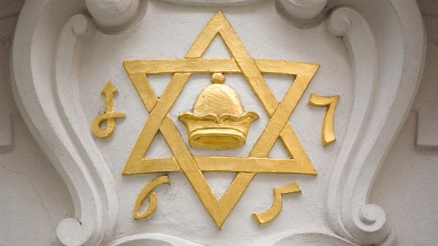 L'étoile de David sur le mur d'une synagogue