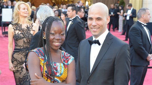 Rachel Mwanza et Kim Nguyen sur le tapis rouge des Oscars