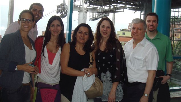 À Medellín, lors d’une visite organisée par la Agencia de Cooperación y de Inversión de Medellín afin de montrer le développement qu’a connu la ville au cours des dernières années et le travail effectué dans les quartiers défavorisés