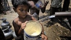 Pour plusieurs, avoir accès à l'eau demande beaucoup de travail.