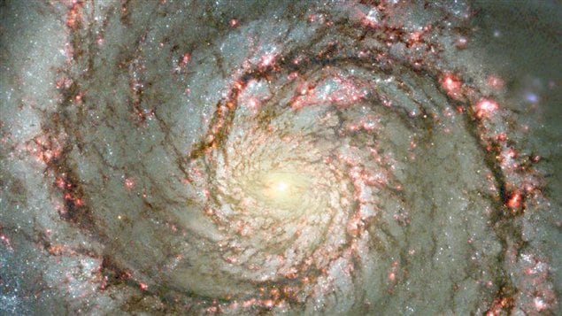 The Whirpool Galaxy es una clásica galaxia en espiral ubicada a solo 30 millones de años luz.