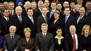 Algunos diputados del Partido Conservador junto al primer ministro Stephen Harper.