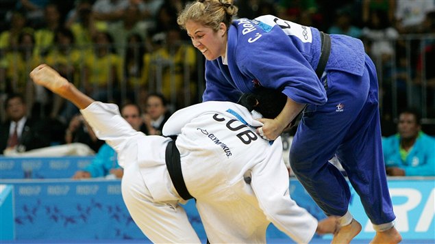 La Canadienne Catherine Roberge (en haut à droite) se bat contre la cubaine Onix Cortes. 20 juillet 2007.