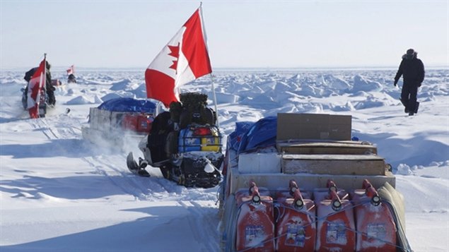  Operation Nunalivut en 2007: des soldats canadiens patrouillant le Haut-Arctique