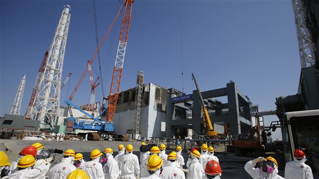 Des employés de TEPCO à la centrale de Fukushima