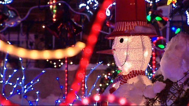 Les achats de Noël des Canadiens sont à nouveau affectés cette année par les écarts de prix pour les mêmes produits entre le Canada et les États-Unis.