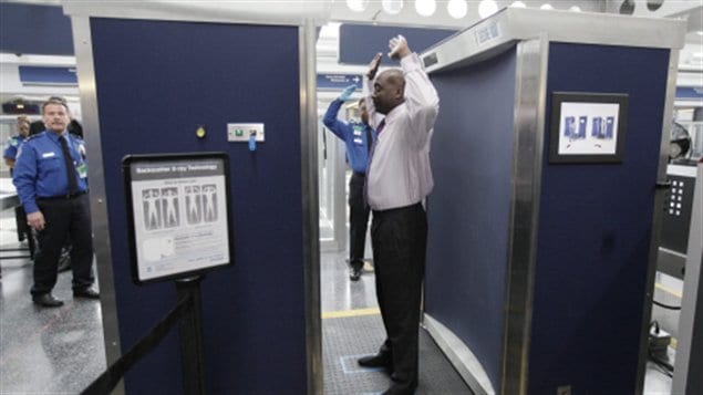 Un scanner corporel à l'aéroport international O'Hare de Chicago