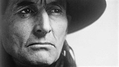 Archibald Belaney, alias Grey Owl, en f�vrier 1936 / � Biblioth�que et Archives Canada, Wikip�dia