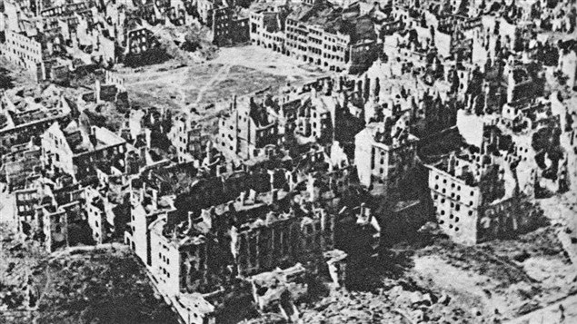 Varsovie dévastée, après la guerre, en 1945 Varsovie dévastée, après la guerre, en 1945