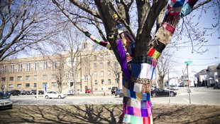 Tricot graffiti pour le Jour de la Terre