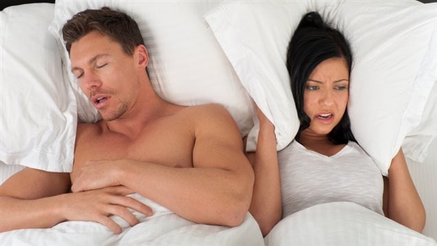 73 % des adultes présentant un risque élevé d'apnée obstructive du sommeil sont des hommes et 76 % ont plus de 50 ans.