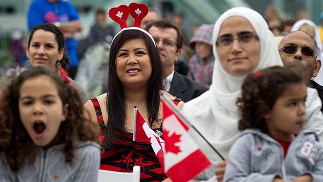 Parmi les nouveaux immigrants arrivés entre 2006 et 2011, plus de la moitié, soit 56,9 % ou environ 661.600 personnes, était originaire de l'Asie et la région de Vancouver est pour ces citoyens un grand pôle d'attraction.