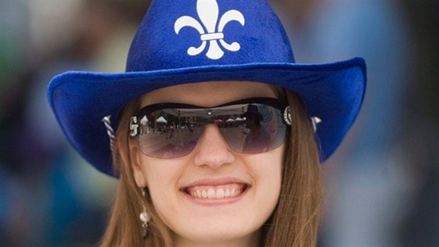 Une résidente de Montréal célèbre le 24 juin dernier la Saint-Jean Baptiste, la fête nationale des francophones. 