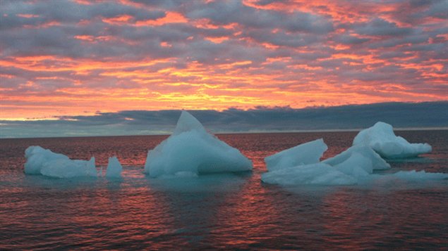 Iceberg dans l'Arctique de plus en plus acide