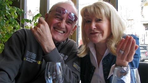 Jo�l Denis et Louise Desch�telets lors de l'enregistrement de l'�mission <i>L'autre midi � la table d'� c�t�</i> | � Radio-Canada/Francis Legault