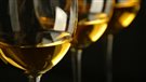 Des verres de vin blanc | iStockphoto