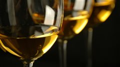 Des verres de vin blanc | iStockphoto