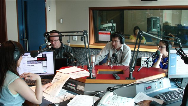 � l'animation aujourd'hui au Caf� Show Cybelle Morin en compagnie sur la photo de Benoit Michaud, Laurent Pirot et �milie Tremblay.