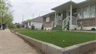 Du gazon synthétique pour un couple de Trois-Rivières