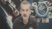Chris Hadfield défend la Station spatiale internationale