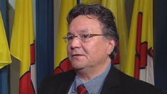Peter Taptuna, le ministre responsable de la société Nunavut Housing Corporation